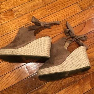 Women’s wedge shoes